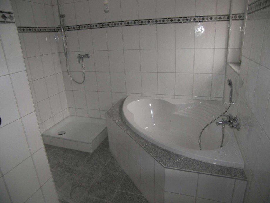 Karl-Steinhauer-Str.29_1.OGlinks_Bad(1) Mehrfamilienhaus Oberhausen