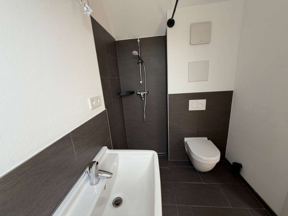 Badezimmer II - oben Dachgeschosswohnung D�sseldorf