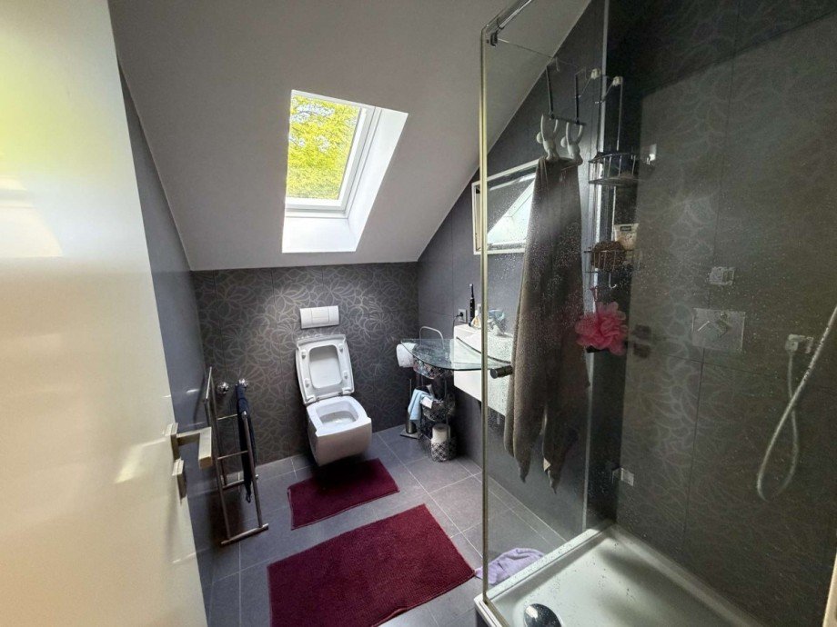 1 OG - Badezimmer Zweifamilienhaus Duisburg
