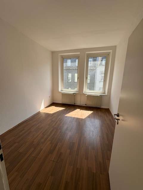 2 OG Wohn- / Gesch�ftshaus Duisburg