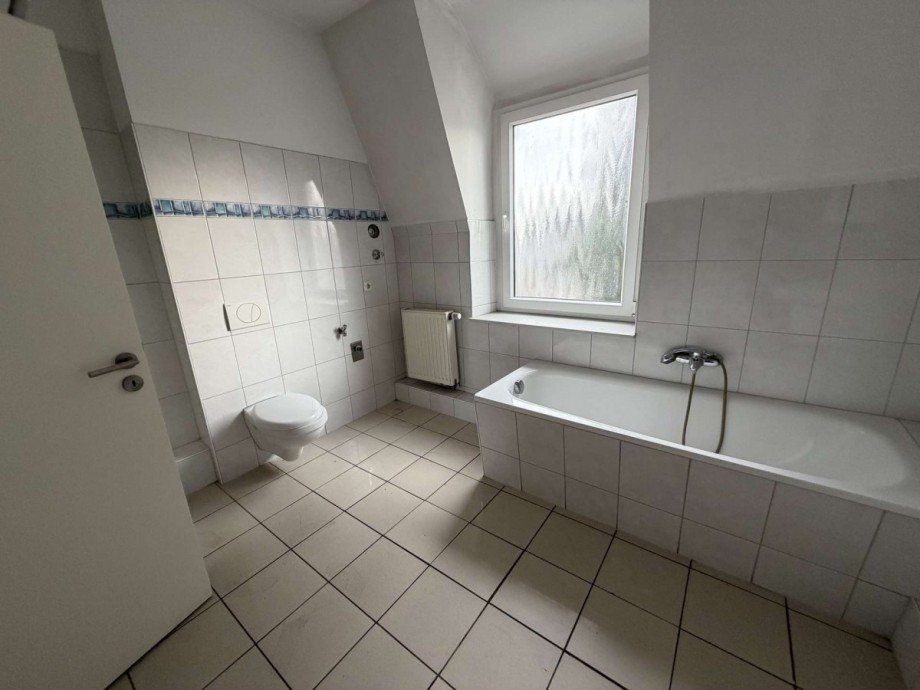 3 OG + DG Wohnung Mehrfamilienhaus Duisburg