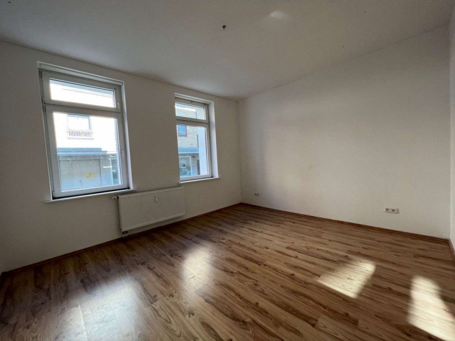 EG-links Mehrfamilienhaus Oberhausen
