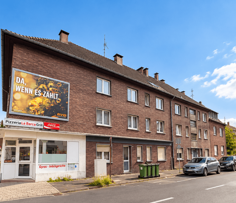 Hausansicht Oberhausen Etagenwohnung Viel Platz & Potenzial: 2-Zimmer-Wohnung mit zwei zus�tzlichen Zimmern im Dachgeschoss