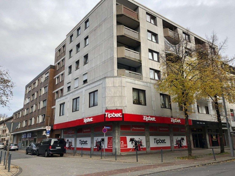 Hausansicht Oberhausen Renditeobjekt Sanierungsbed�rftiges Wohnungs-Paket aus 2 Wohneinheiten in Oberhausen