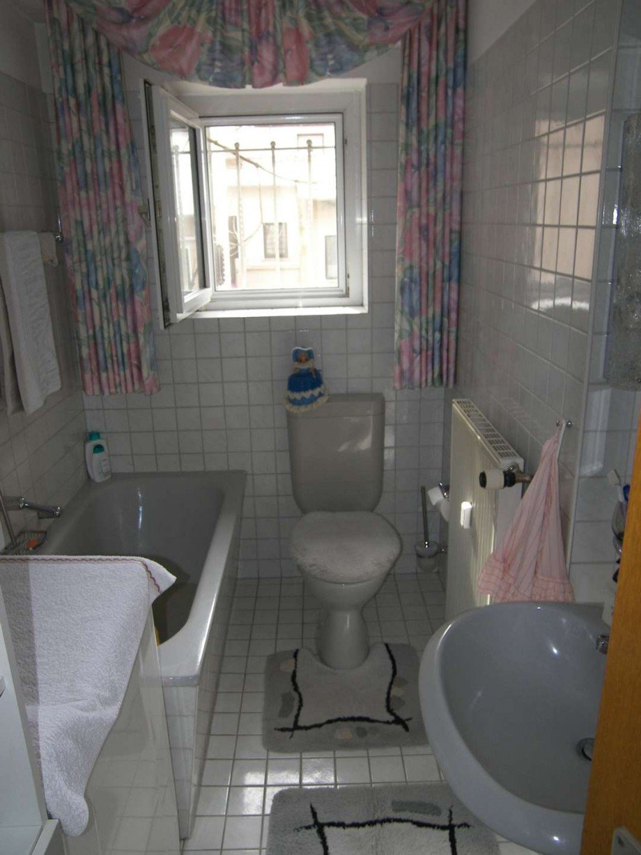 Karl-Steinhauer-Str.31_EGlinks_Bad Mehrfamilienhaus Oberhausen