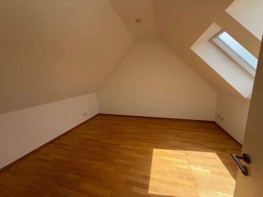 Schlafzimmer III - oben Dachgeschosswohnung D�sseldorf