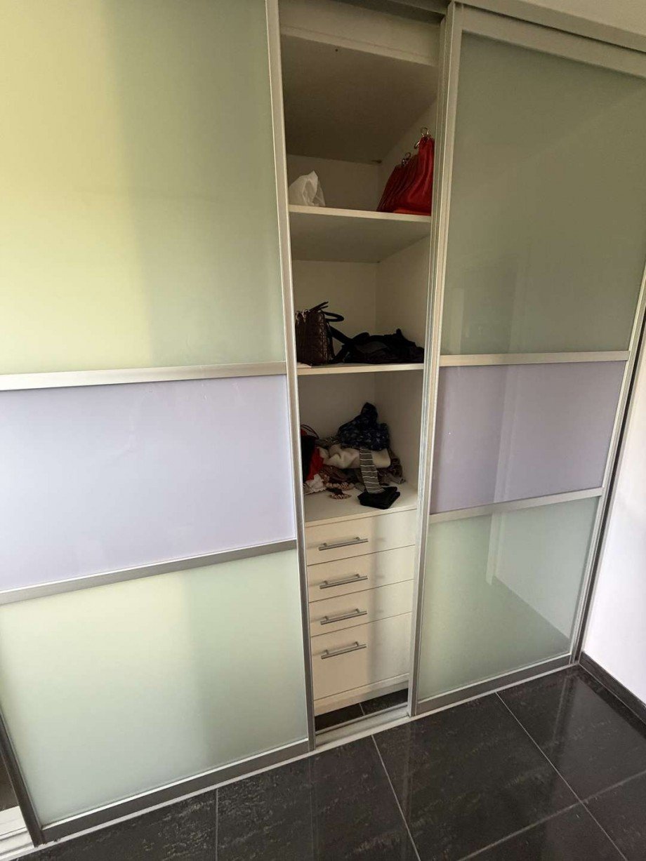 1 OG - Schlafzimmer II Einbaukleiderschrank Zweifamilienhaus Duisburg