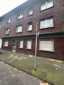 Hausansicht 2 Zimmer-Wohnung mit Potenzial in Oberhausen