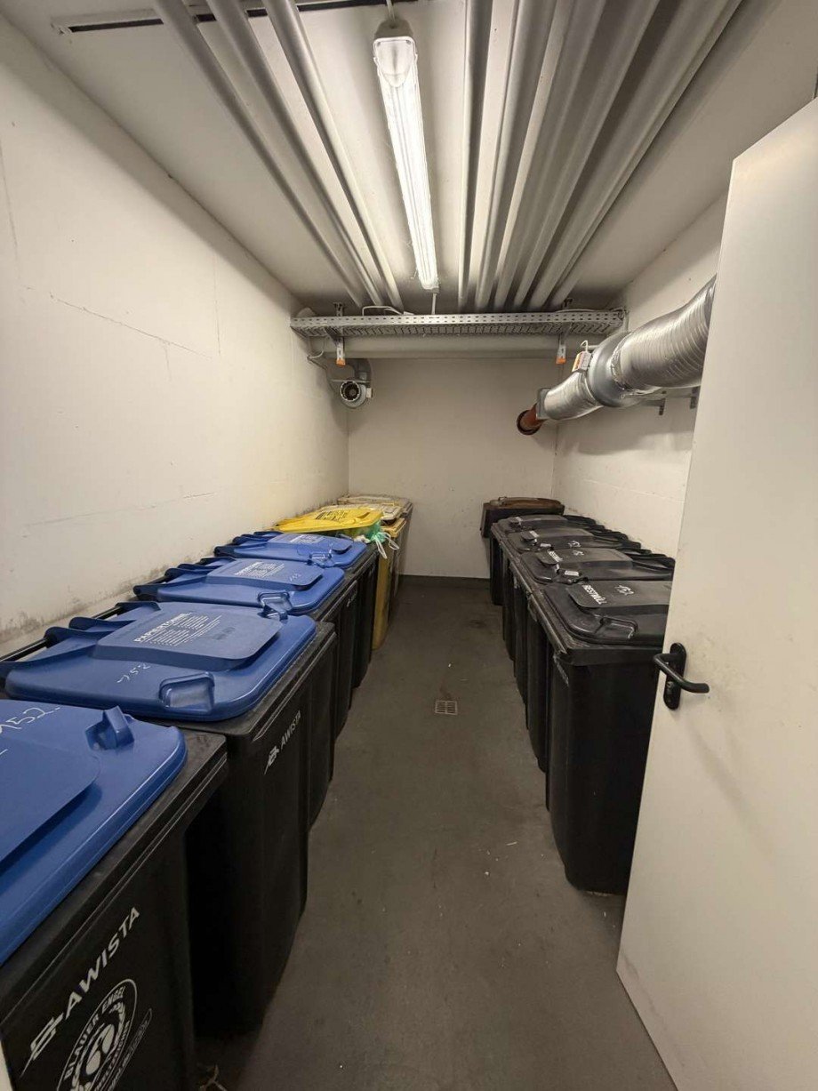 Keller - M�lltonnen Dachgeschosswohnung D�sseldorf