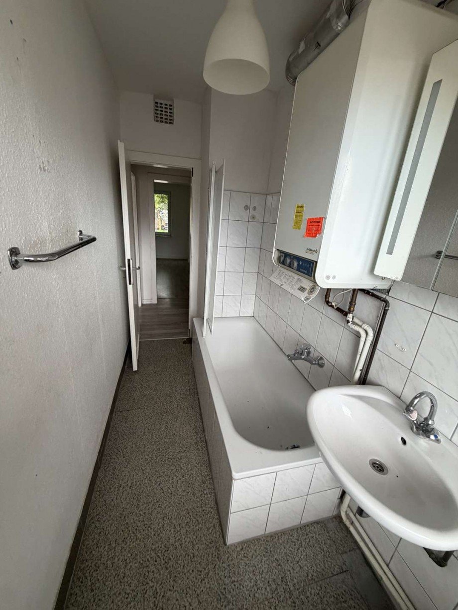 1 OG rechts Mehrfamilienhaus Duisburg