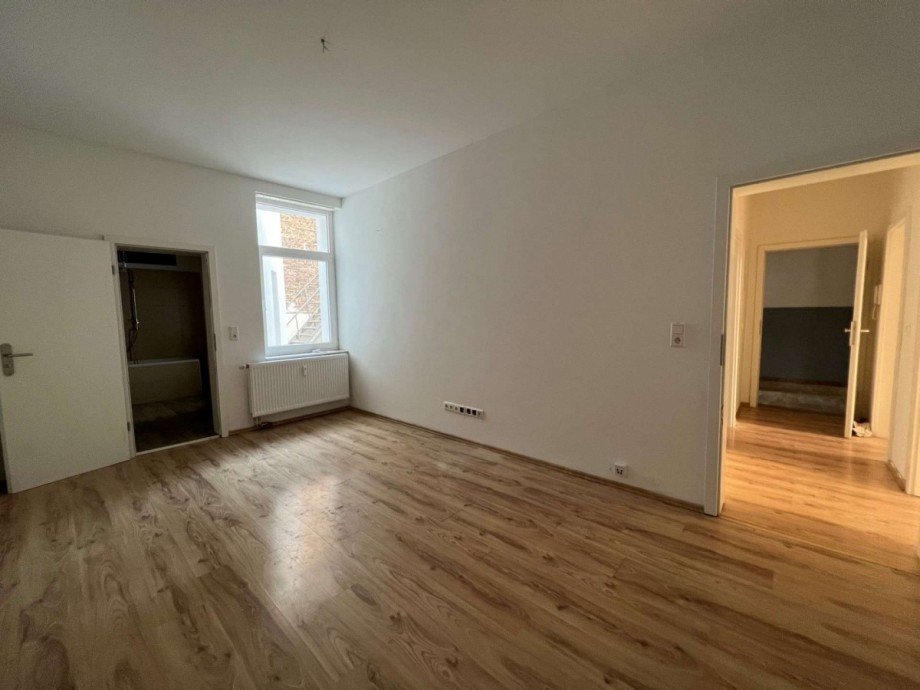 EG-links Mehrfamilienhaus Oberhausen