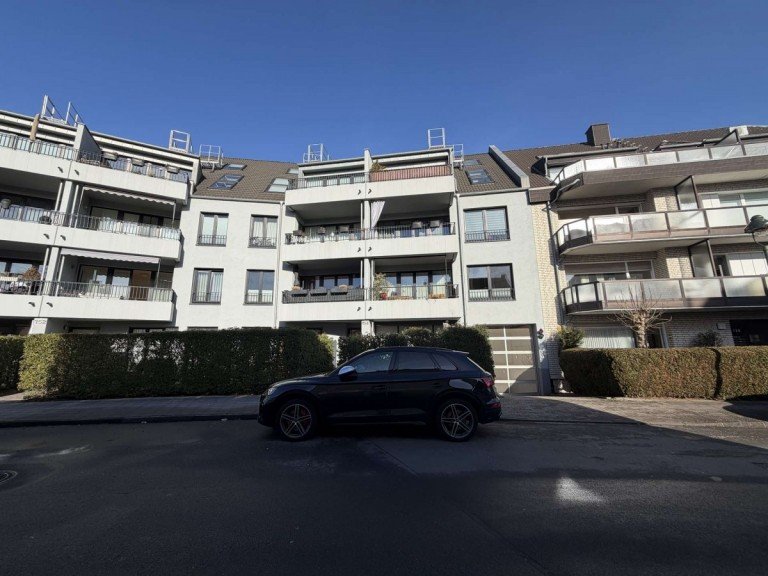 Hausansicht D�sseldorf Erdgeschosswohnung Exklusive 4 Zimmer-Maisonettewohnung mit Terrasse + Garten, D�sseldorf-Wersten