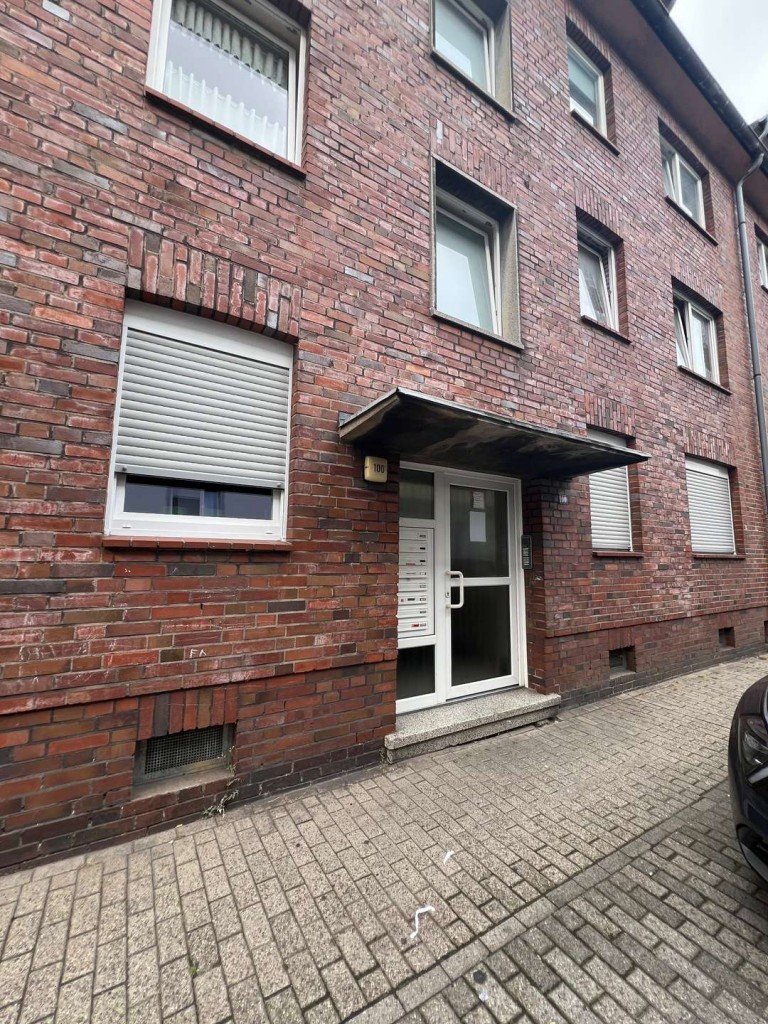 Hausansicht Oberhausen Renditeobjekt Attraktives Wohnungspaket - Zwei Erdgeschoss-Einheiten in Oberhausen
