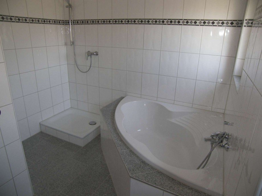 Karl-Steinhauer-Str.31_2.OGlinks_Bad(1) Mehrfamilienhaus Oberhausen