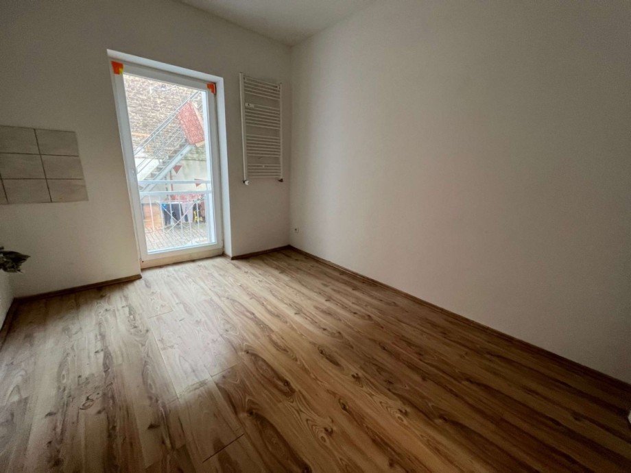 EG-links Mehrfamilienhaus Oberhausen