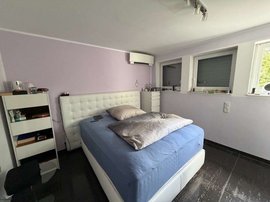 1 OG - Schlafzimmer II Zweifamilienhaus Duisburg