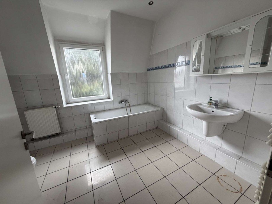 3 OG + DG Wohnung Mehrfamilienhaus Duisburg