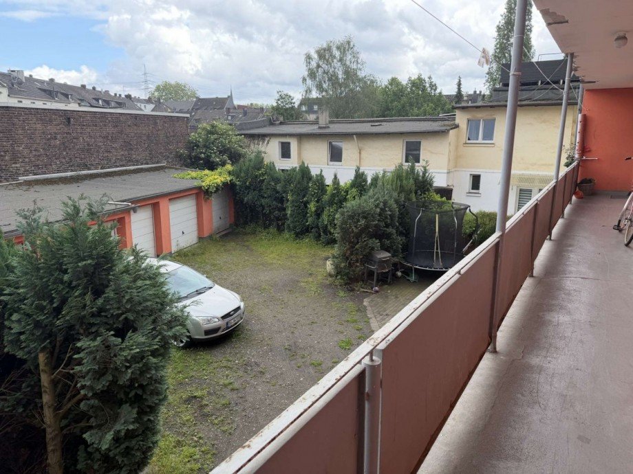 1 OG �ber Balkon rechts Mehrfamilienhaus Duisburg