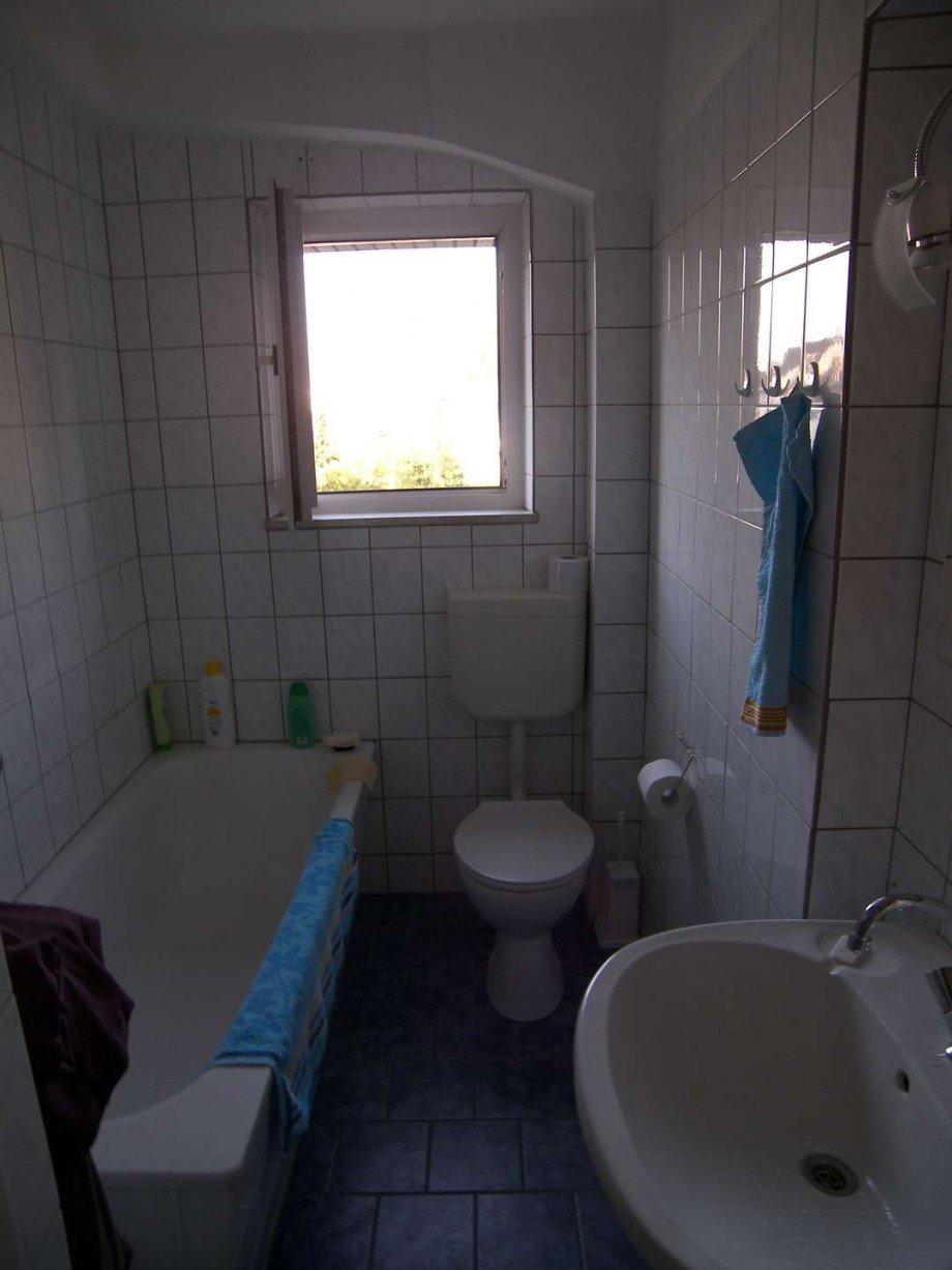 Karl-Steinhauer-Str.29_2.OGlinks_Bad Mehrfamilienhaus Oberhausen