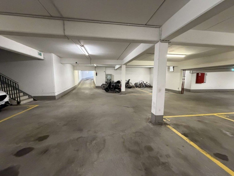 Tiefgarage Dachgeschosswohnung D�sseldorf