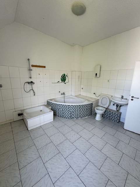 2 OG Wohn- / Gesch�ftshaus Duisburg