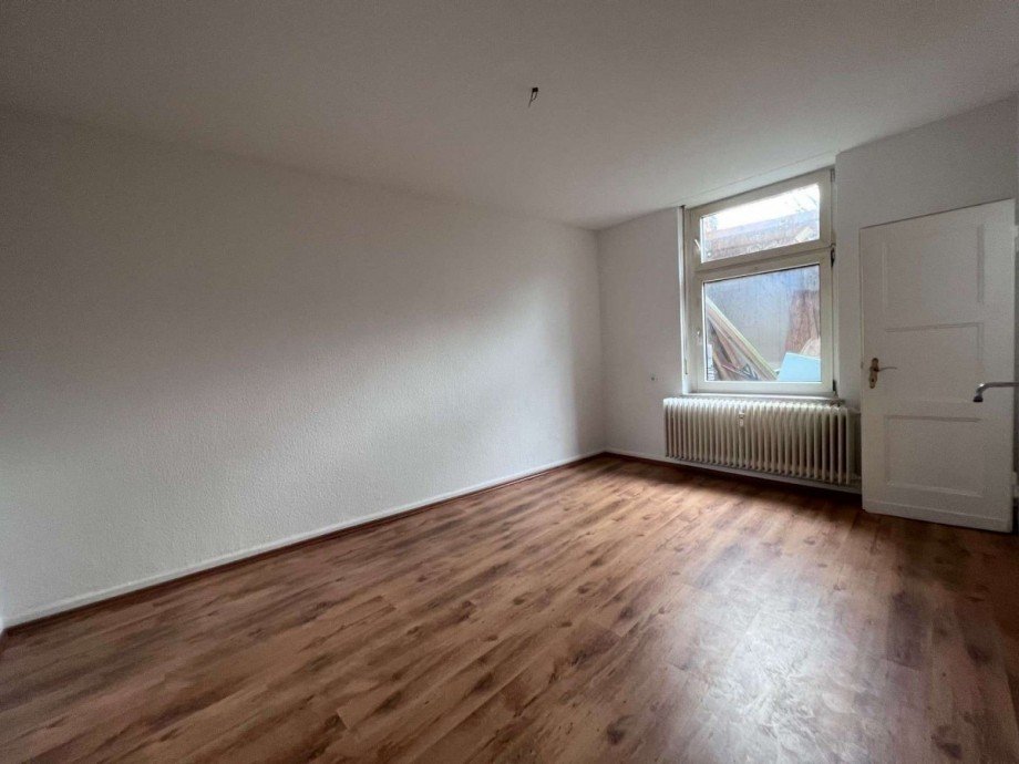 EG-links Mehrfamilienhaus Oberhausen
