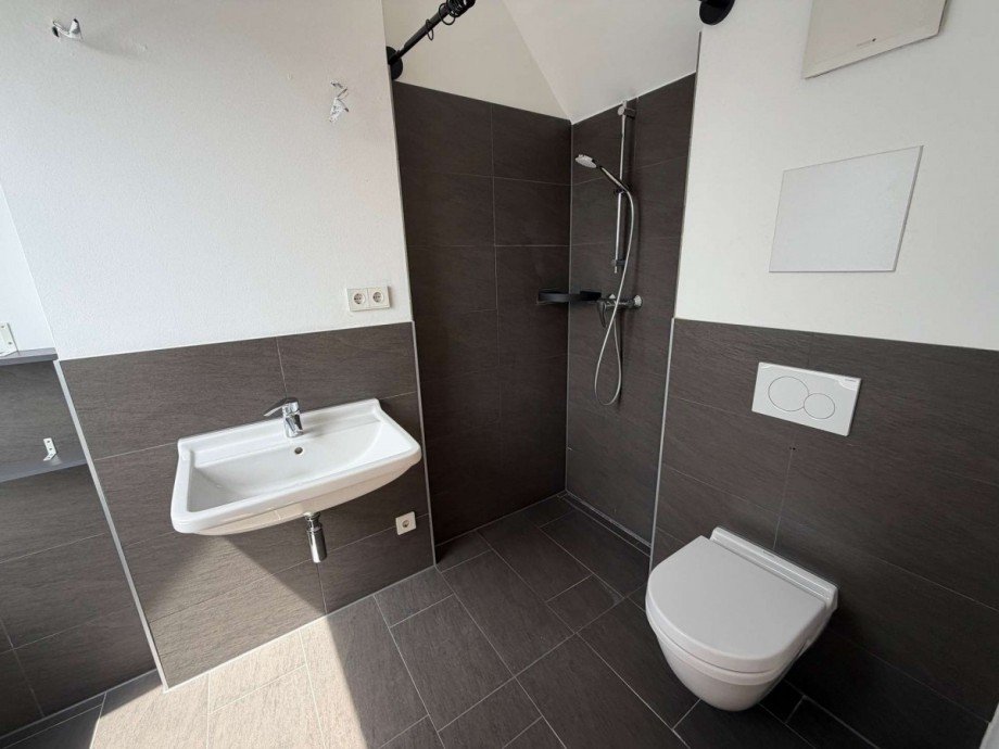 Badezimmer II - oben Dachgeschosswohnung D�sseldorf