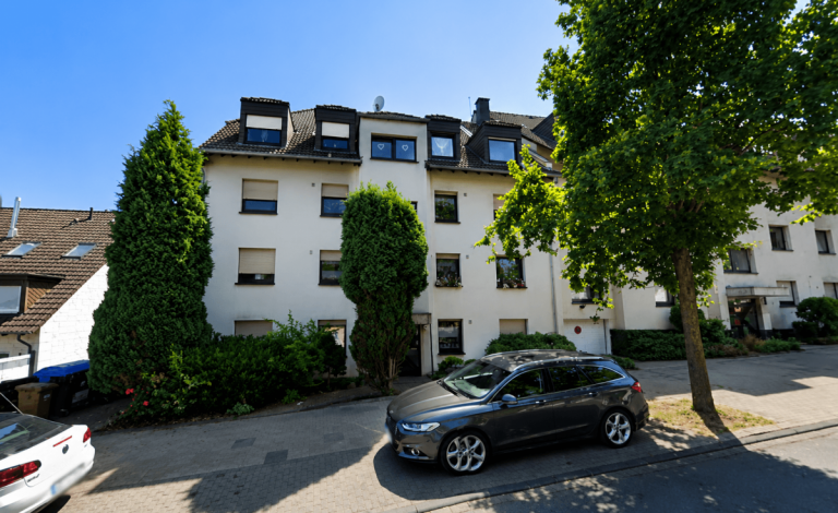 Hausansicht Essen Dachgeschosswohnung Einziehen und wohlf�hlen - 3 Zimmer Dachgeschoss Wohnung mit Balkon, Essen-Katernberg