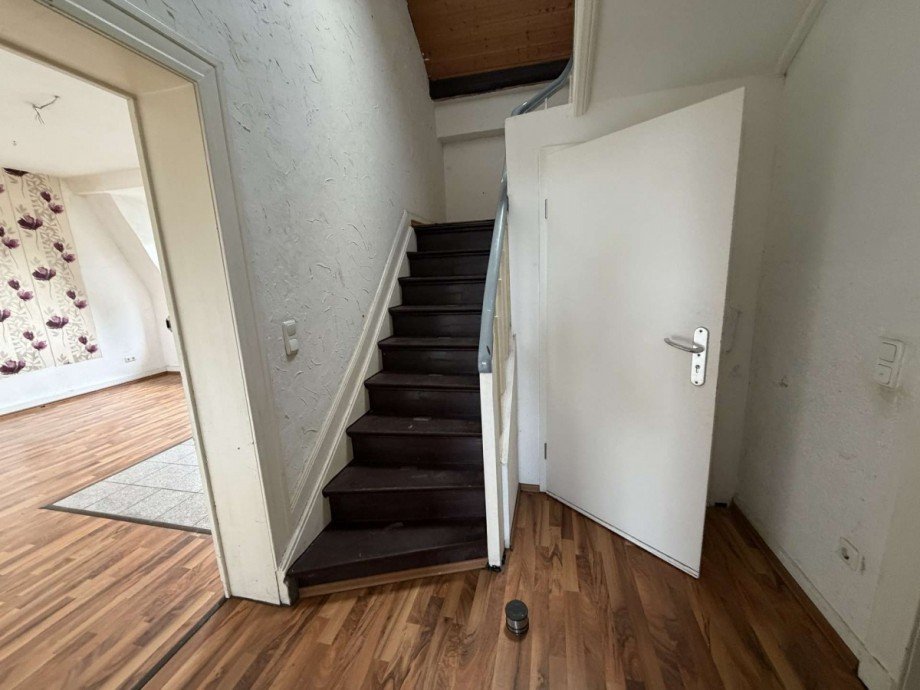 3 OG + DG Wohnung Mehrfamilienhaus Duisburg